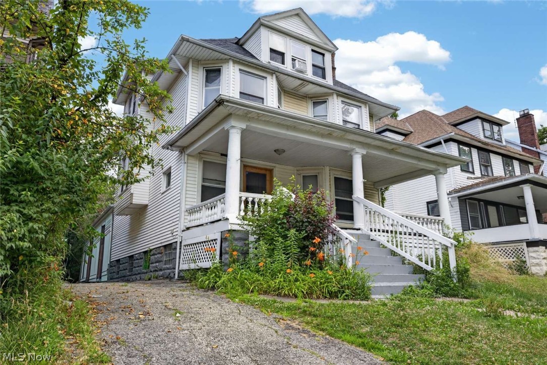 1901 Wadena Street East Cleveland OH 44112