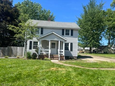 140 South Street NW Navarre OH 44662