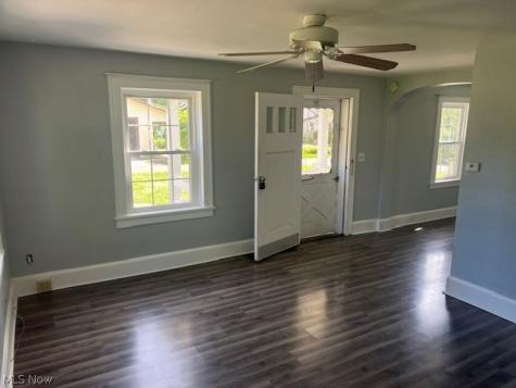 140 South Street NW Navarre OH 44662