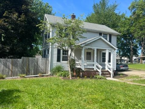 140 South Street NW Navarre OH 44662