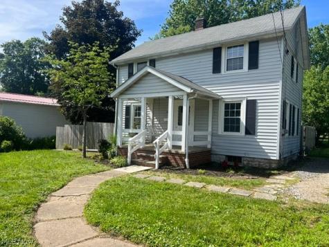 140 South Street NW Navarre OH 44662