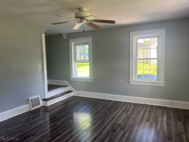 140 South Street NW Navarre OH 44662