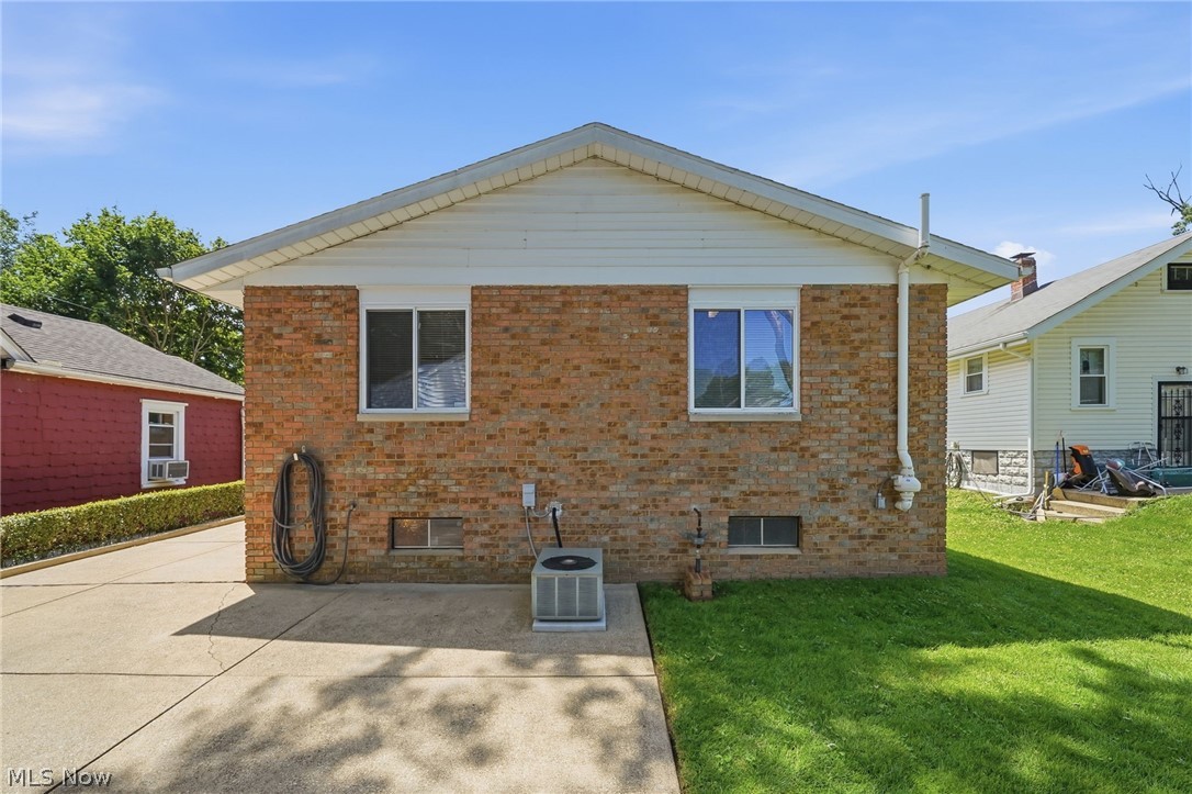 359 Alpha Avenue Akron OH 44312