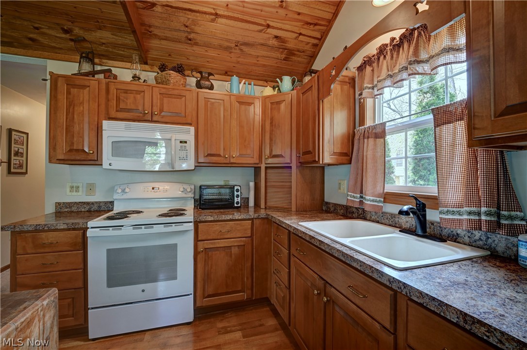 2041 Thrasher Road SW Carrollton OH 44615