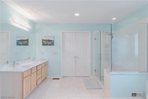 5163 Bayside Lake Boulevard Stow OH 44224