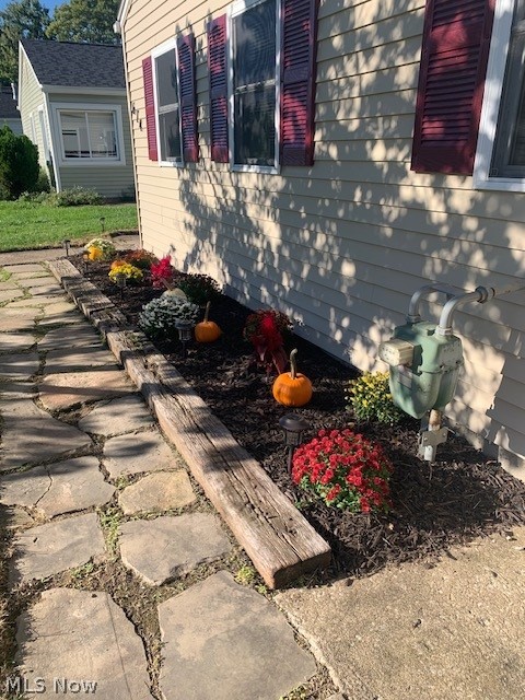 674 Bell Avenue Elyria OH 44035