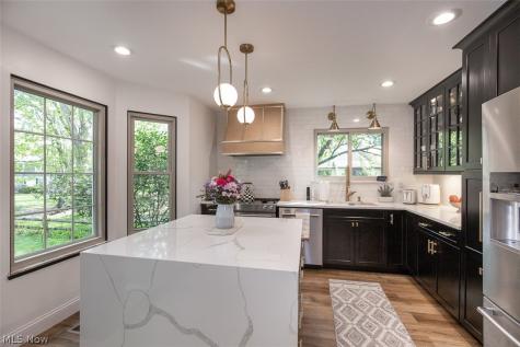 17101 Rabbit Run Drive Strongsville OH 44136