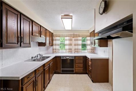 608 Applegrove Street NW North Canton OH 44720