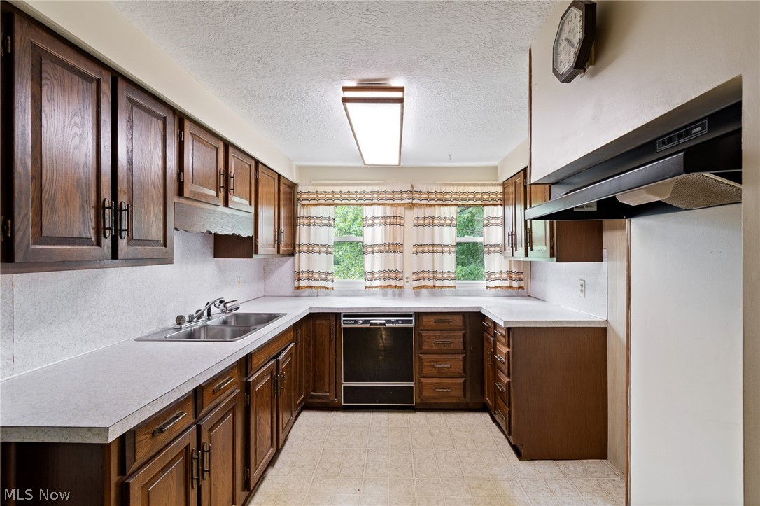608 Applegrove Street NW North Canton OH 44720