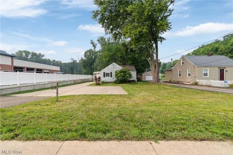 608 Applegrove Street NW North Canton OH 44720