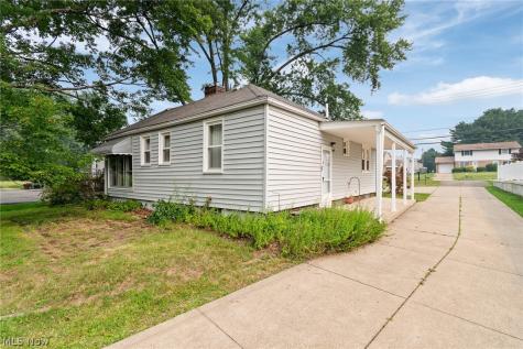 608 Applegrove Street NW North Canton OH 44720