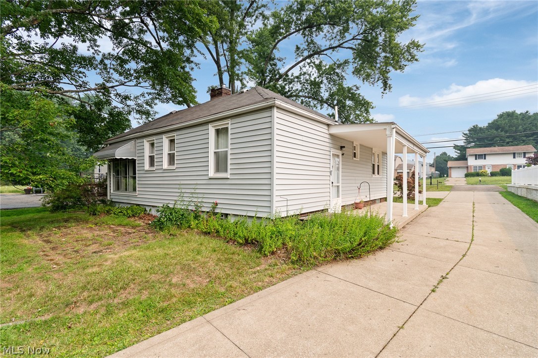 608 Applegrove Street NW North Canton OH 44720