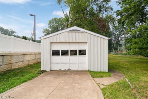 608 Applegrove Street NW North Canton OH 44720