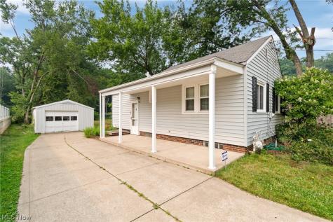 608 Applegrove Street NW North Canton OH 44720