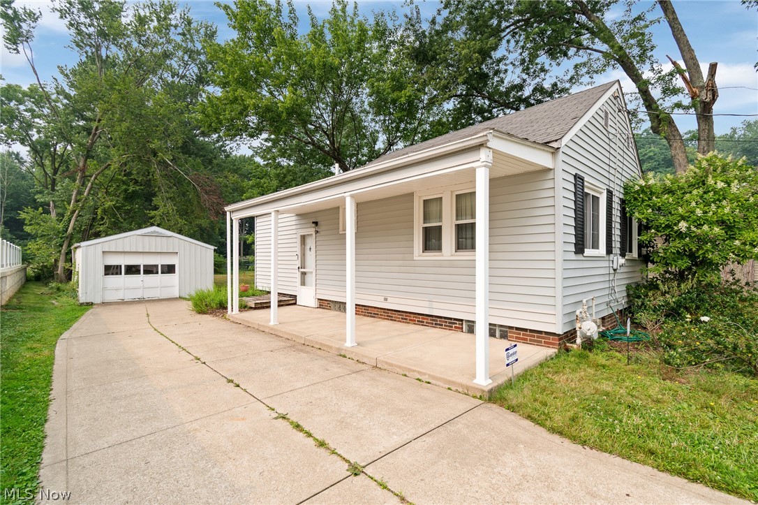 608 Applegrove Street NW North Canton OH 44720