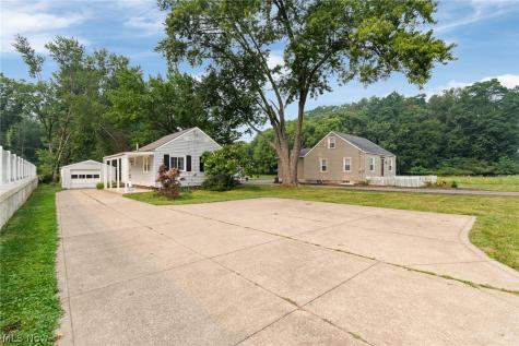 608 Applegrove Street NW North Canton OH 44720