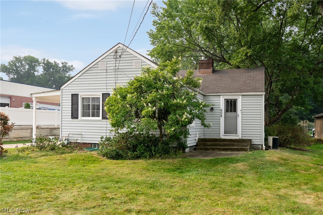 608 Applegrove Street NW North Canton OH 44720