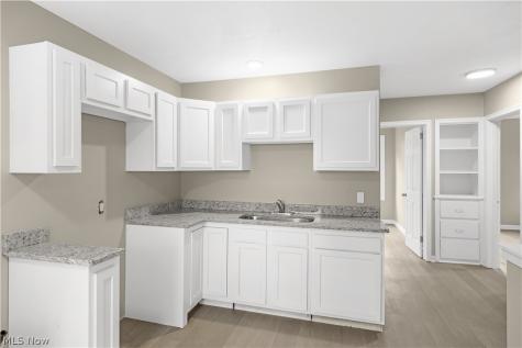 137 E Rosewood Avenue Akron OH 44301