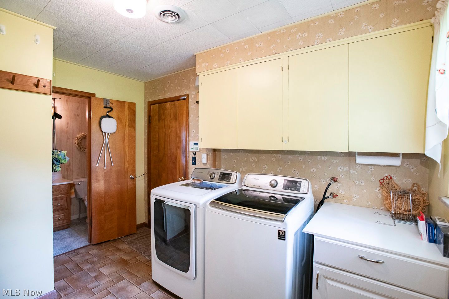 30 Meadowbrook Drive Grafton OH 44044