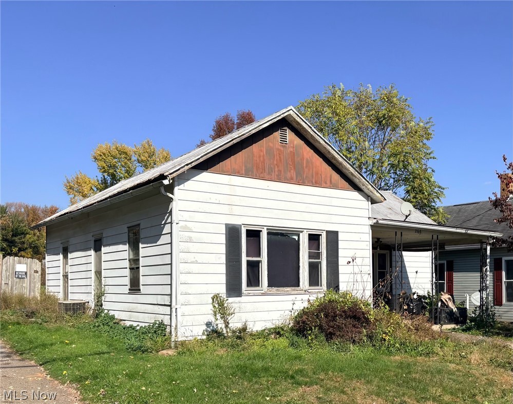 266 E Robinson Street Shreve OH 44676
