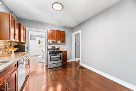 207 Casterton Avenue Akron OH 44303