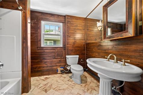 207 Casterton Avenue Akron OH 44303