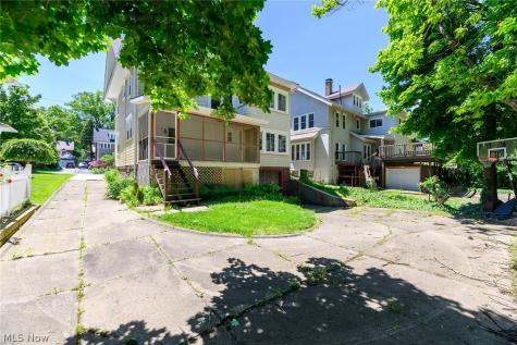 207 Casterton Avenue Akron OH 44303