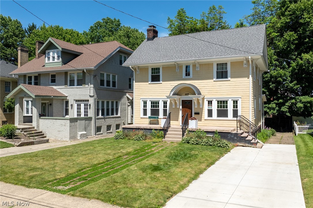 207 Casterton Avenue Akron OH 44303