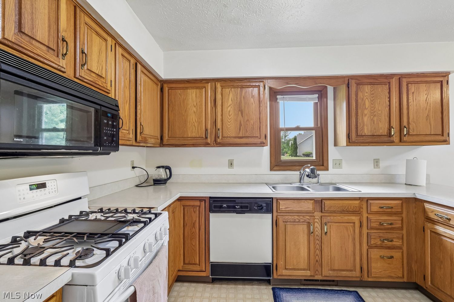15779 Grosse Pointe Oval Strongsville OH 44136
