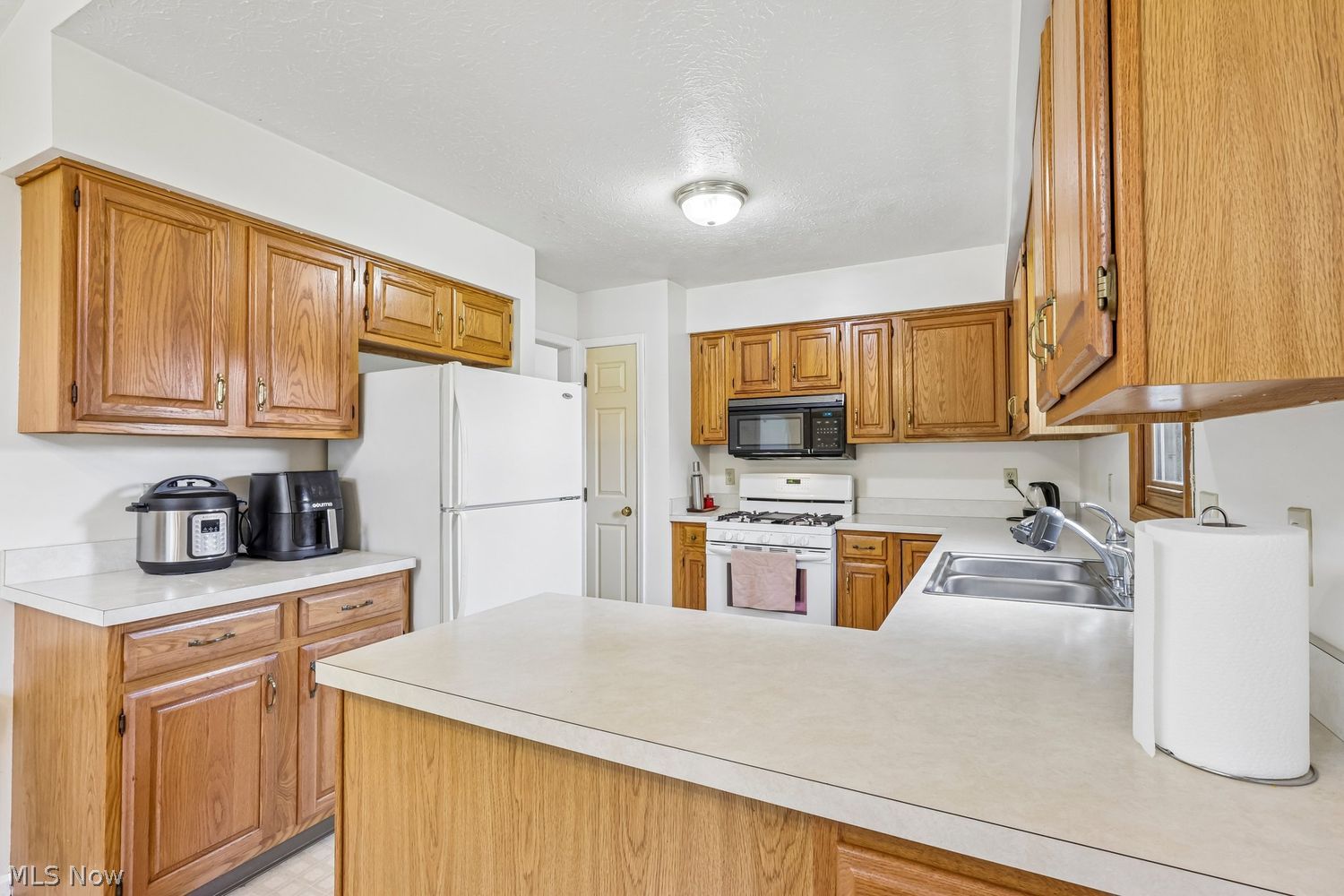 15779 Grosse Pointe Oval Strongsville OH 44136