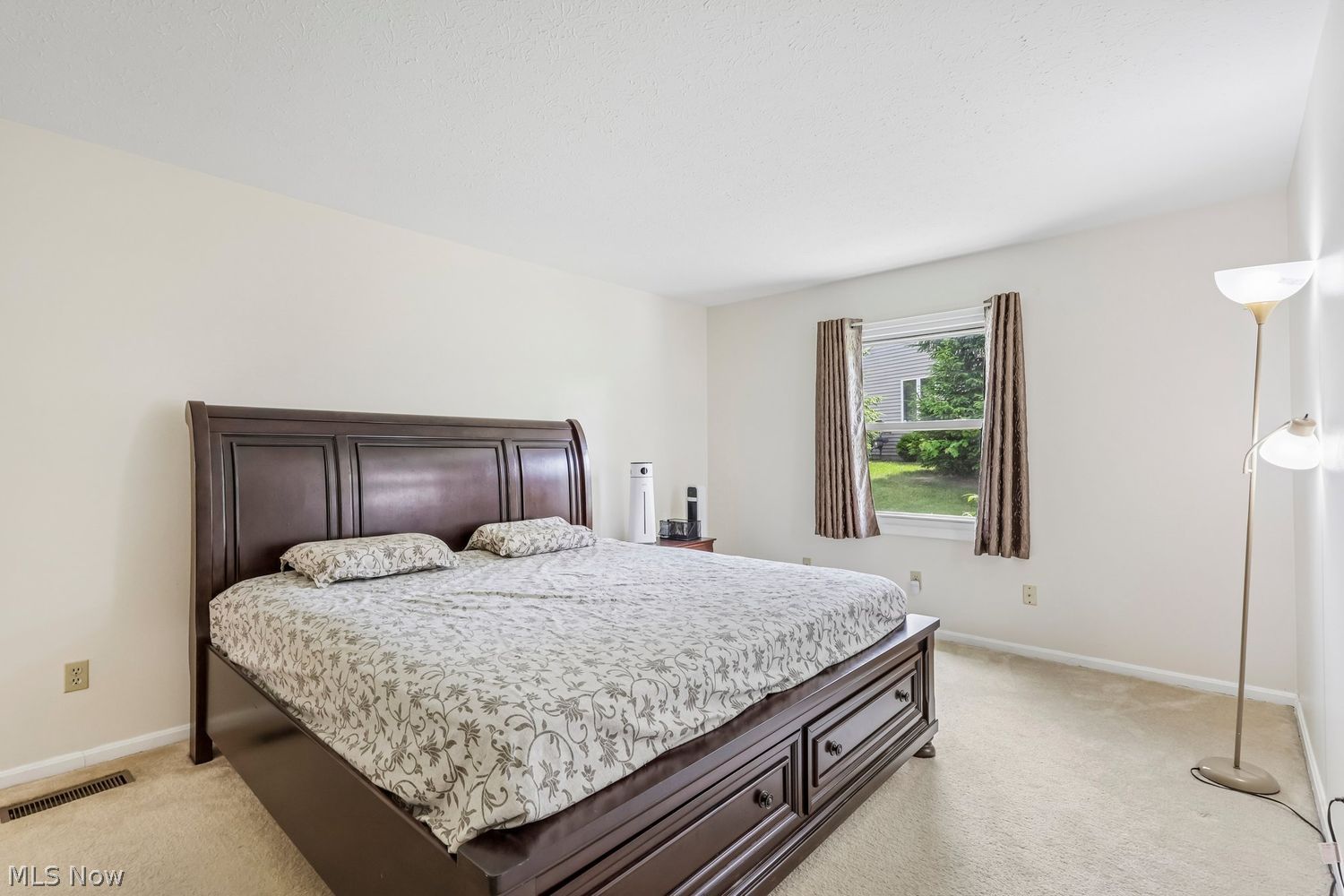 15779 Grosse Pointe Oval Strongsville OH 44136