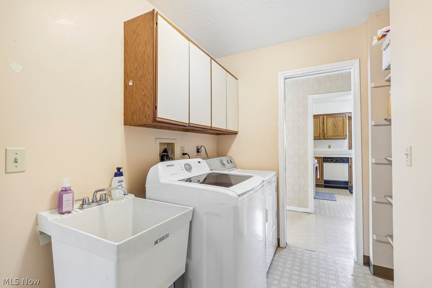 15779 Grosse Pointe Oval Strongsville OH 44136