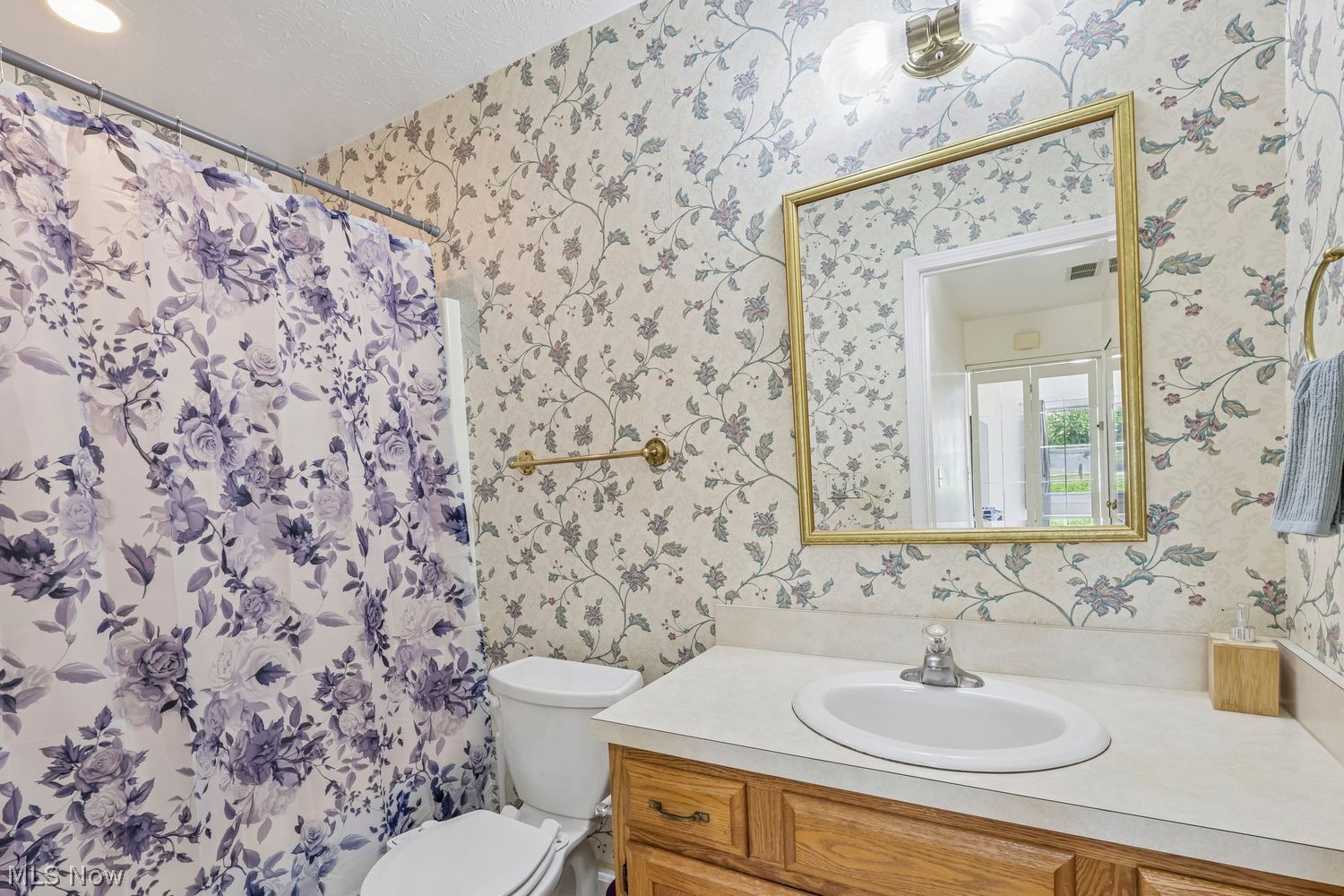15779 Grosse Pointe Oval Strongsville OH 44136