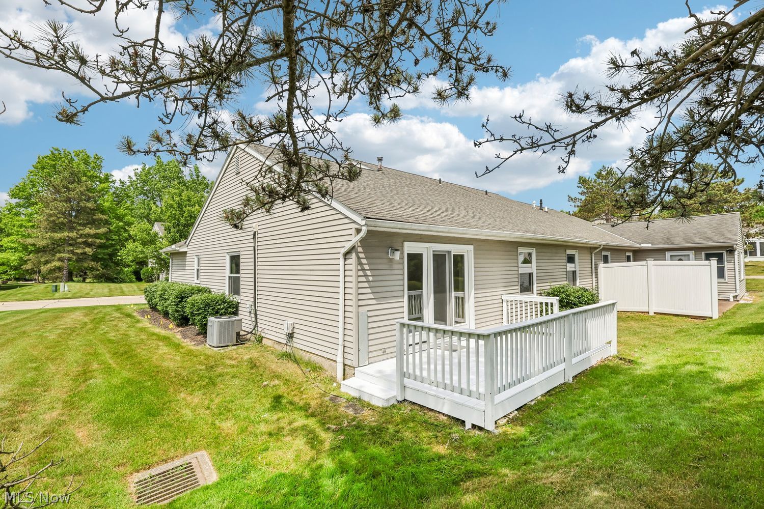 15779 Grosse Pointe Oval Strongsville OH 44136