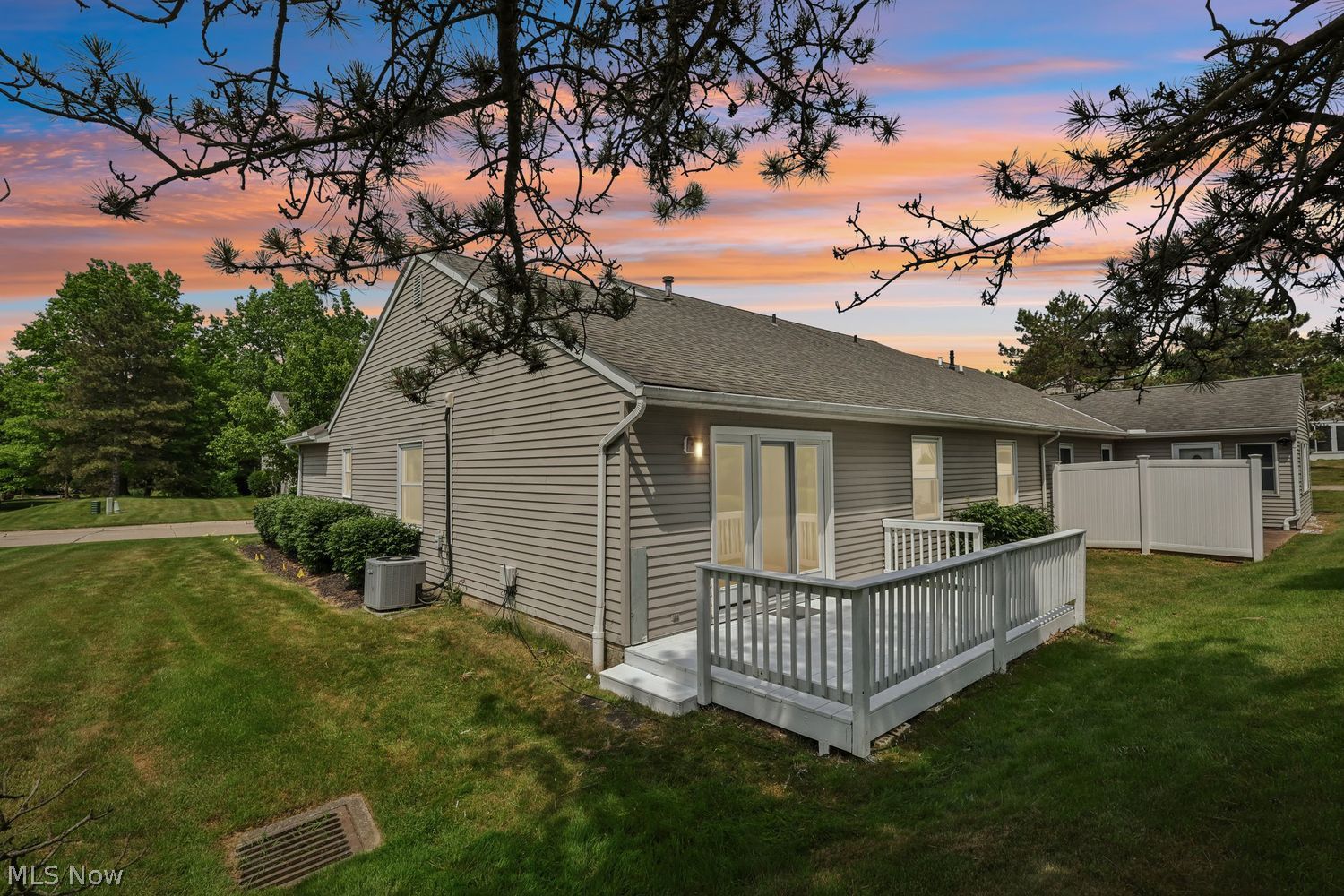 15779 Grosse Pointe Oval Strongsville OH 44136