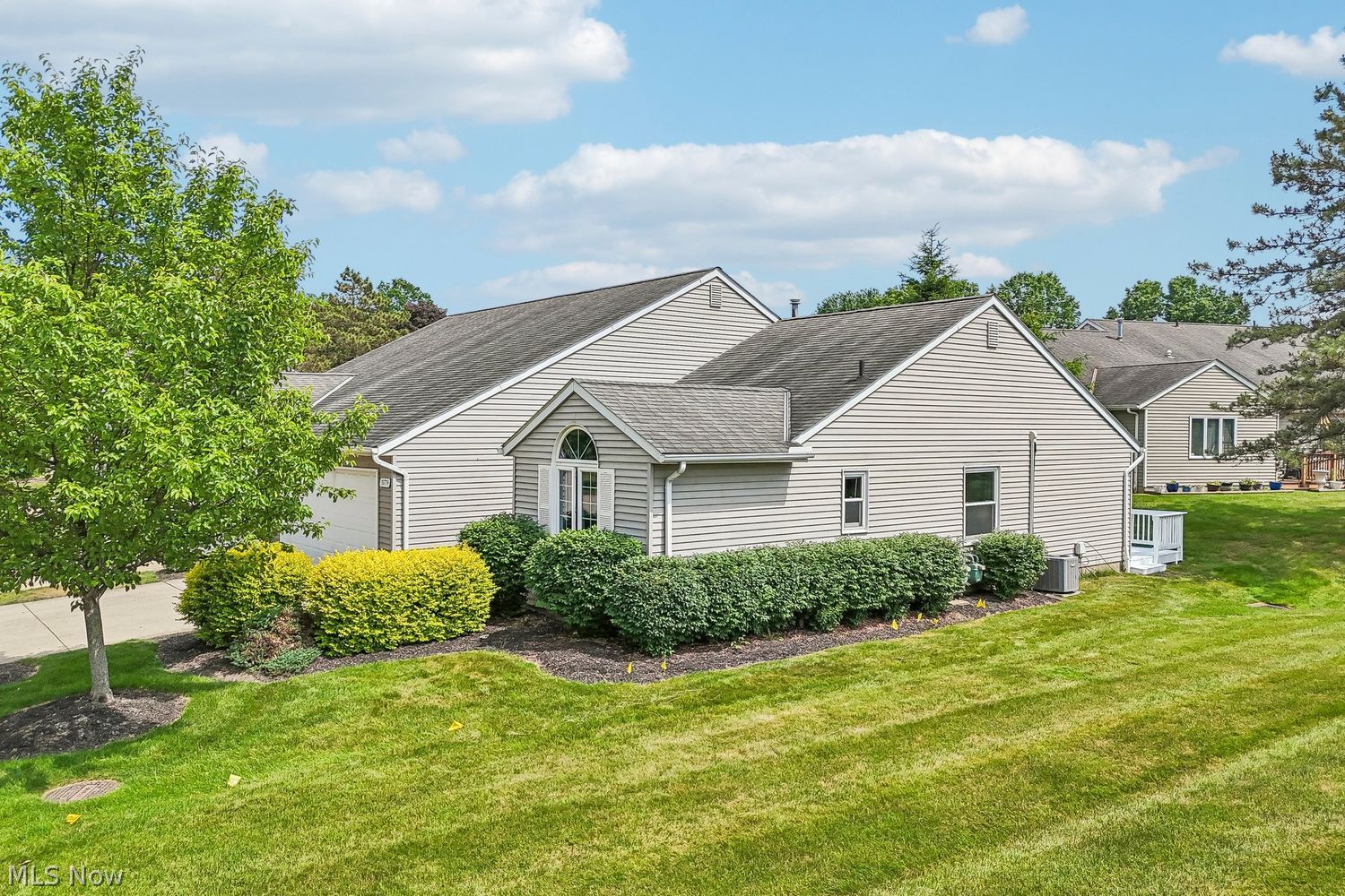 15779 Grosse Pointe Oval Strongsville OH 44136
