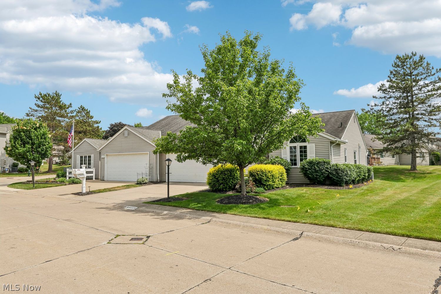 15779 Grosse Pointe Oval Strongsville OH 44136