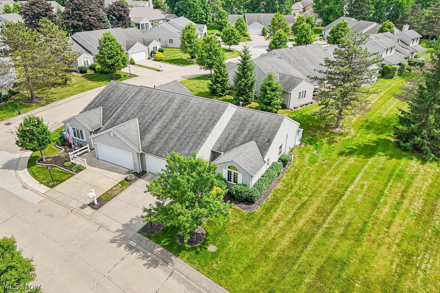 15779 Grosse Pointe Oval Strongsville OH 44136