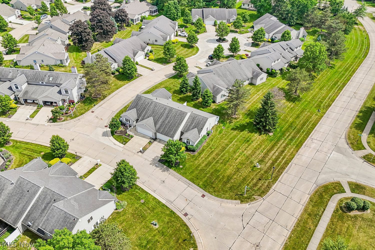 15779 Grosse Pointe Oval Strongsville OH 44136