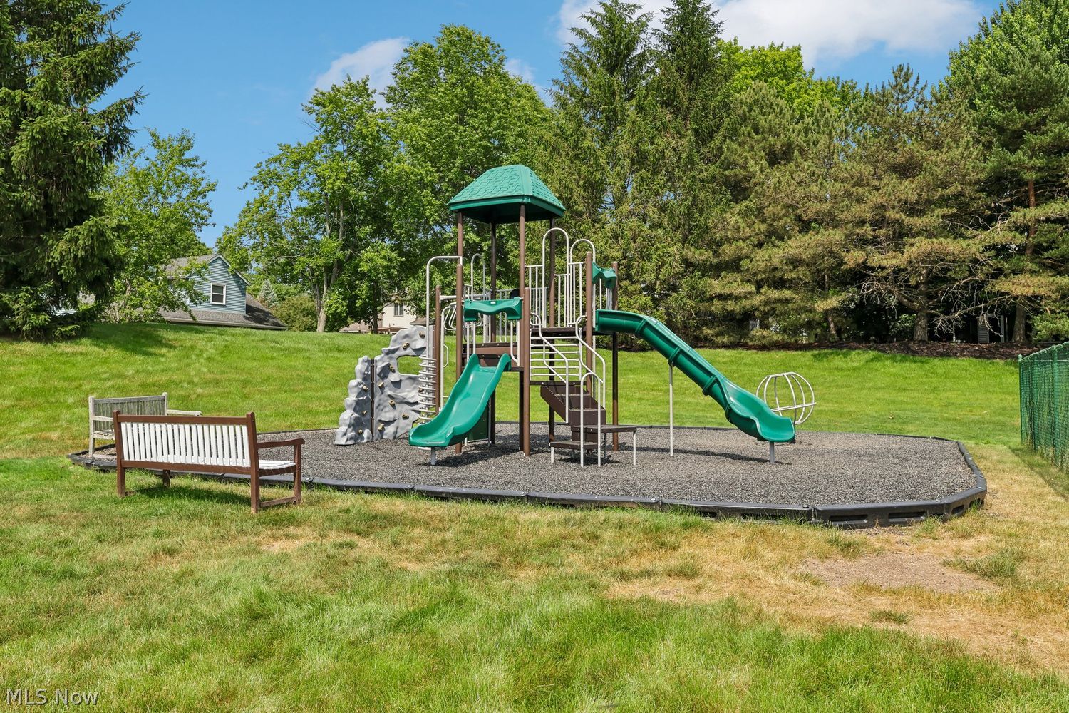 15779 Grosse Pointe Oval Strongsville OH 44136