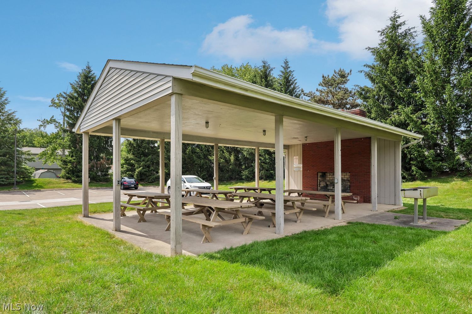 15779 Grosse Pointe Oval Strongsville OH 44136