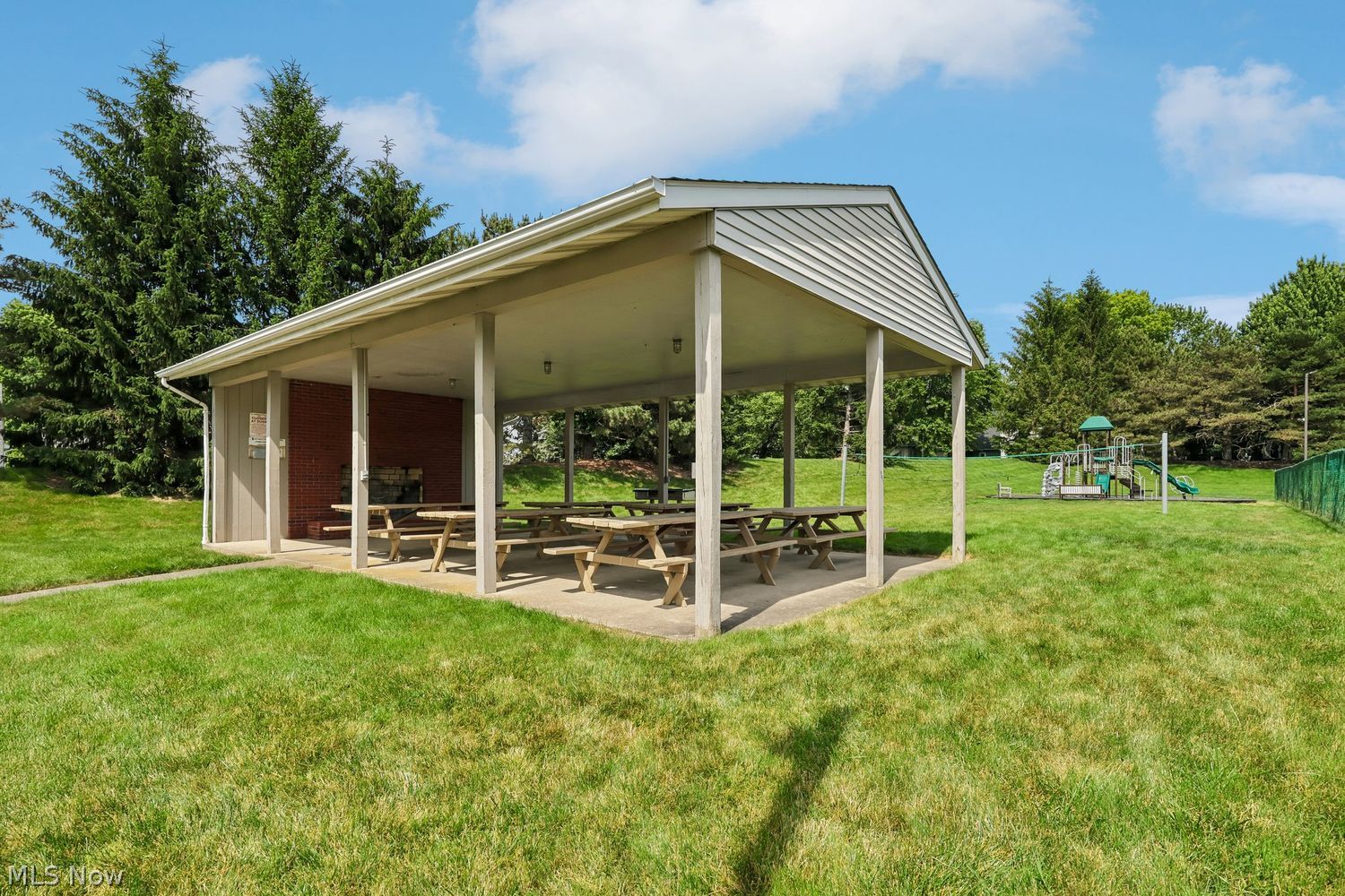 15779 Grosse Pointe Oval Strongsville OH 44136