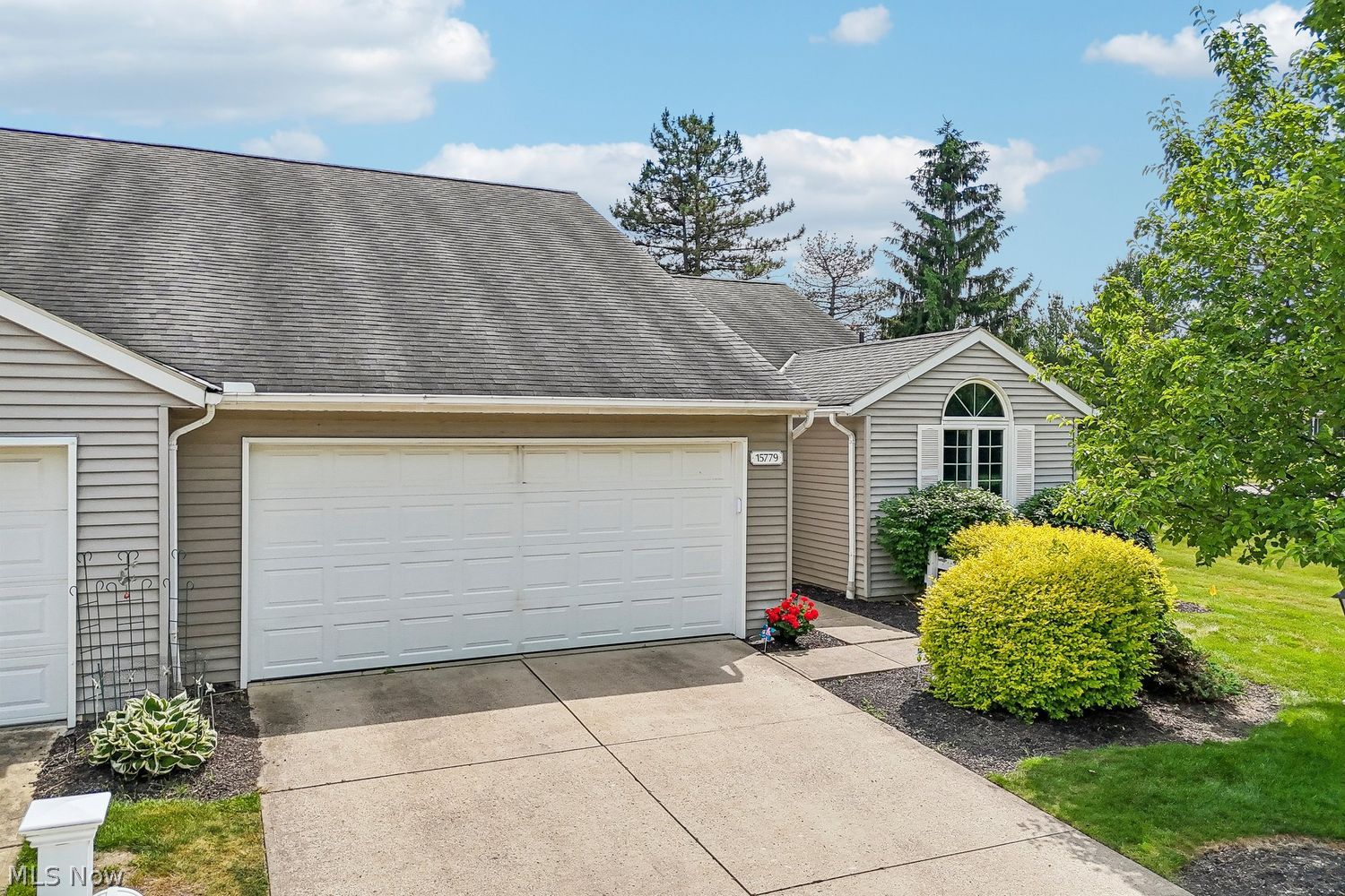 15779 Grosse Pointe Oval Strongsville OH 44136