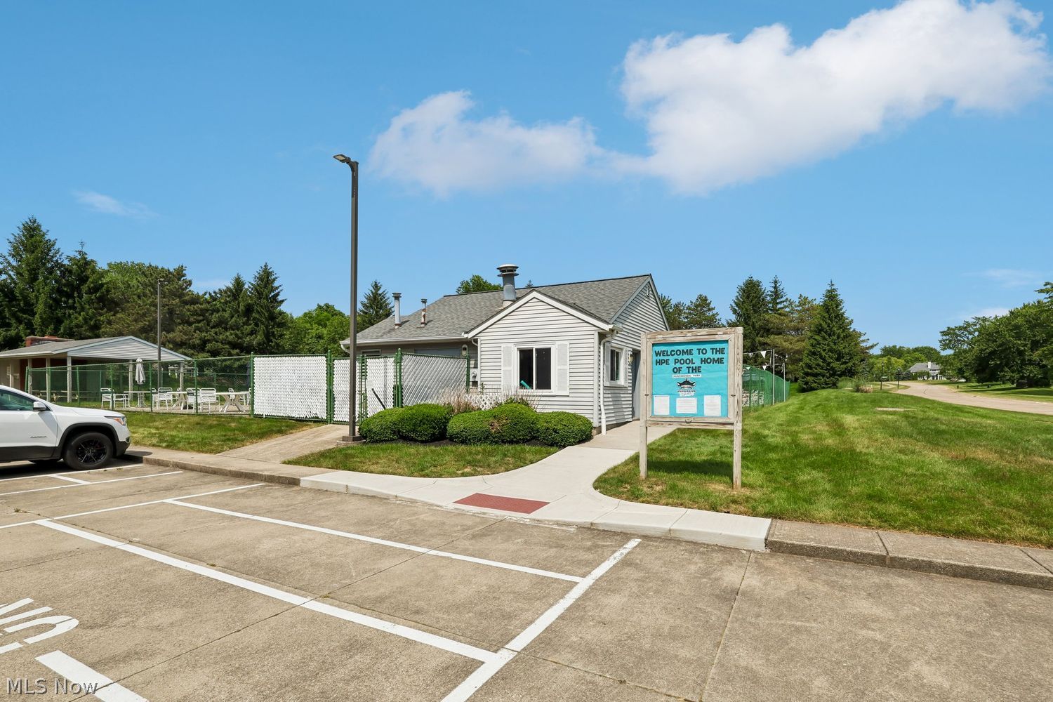 15779 Grosse Pointe Oval Strongsville OH 44136