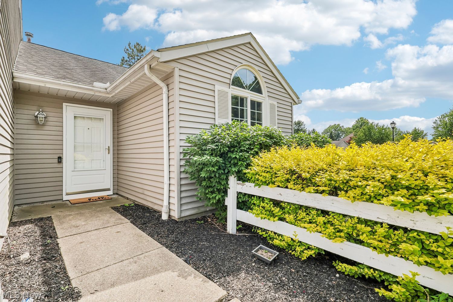 15779 Grosse Pointe Oval Strongsville OH 44136
