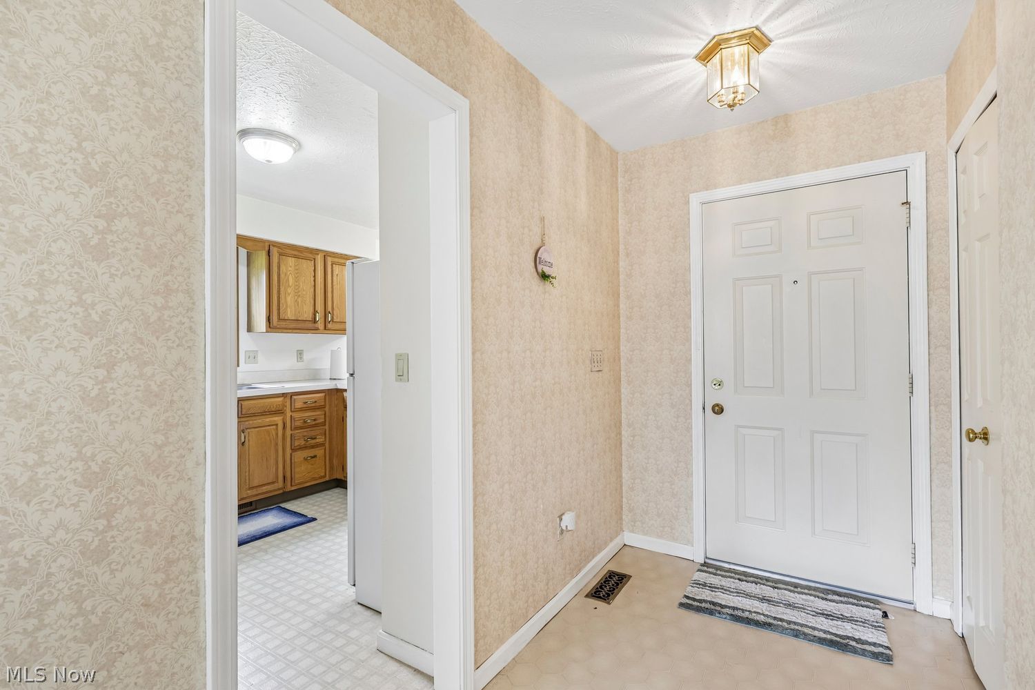 15779 Grosse Pointe Oval Strongsville OH 44136