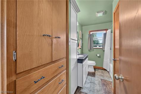 1246 Applegrove Street NE Canton OH 44721