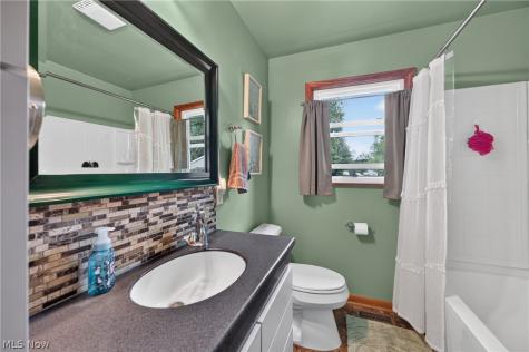 1246 Applegrove Street NE Canton OH 44721