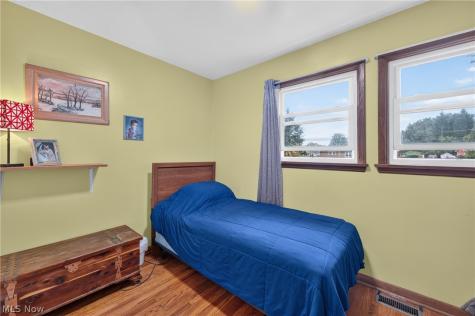 1246 Applegrove Street NE Canton OH 44721