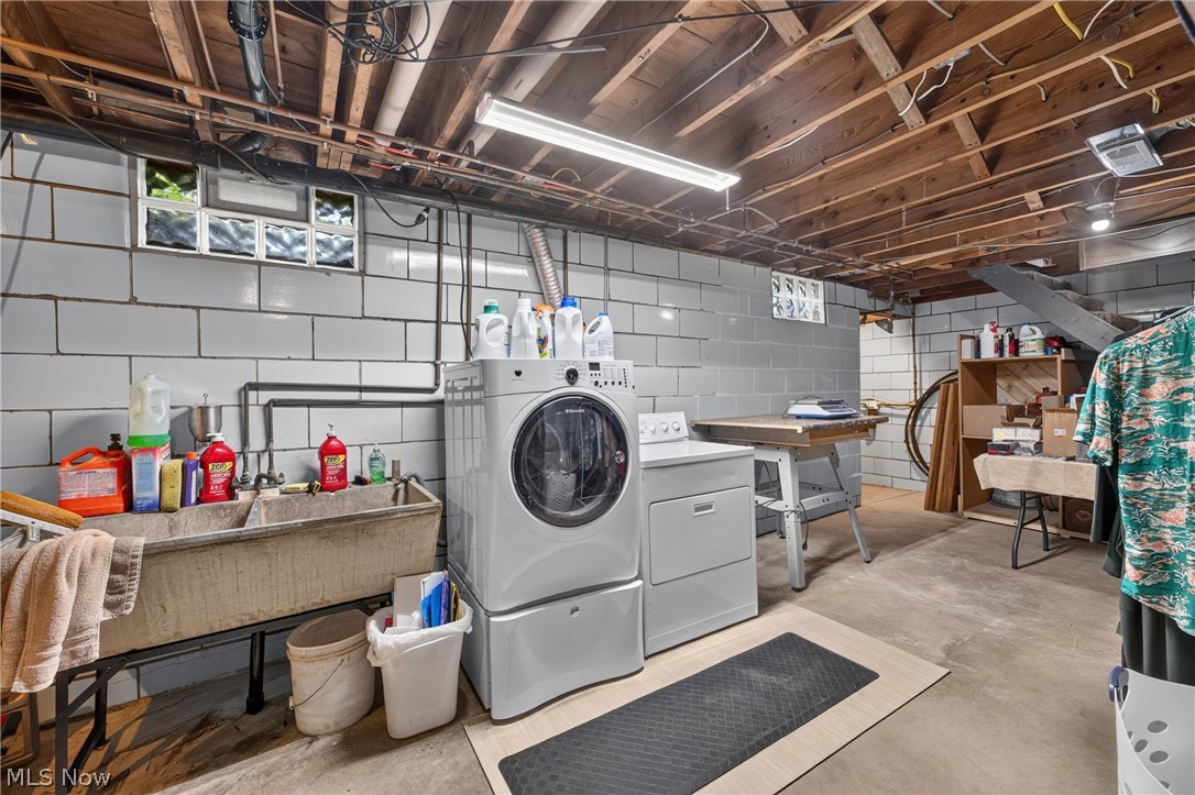 1246 Applegrove Street NE Canton OH 44721